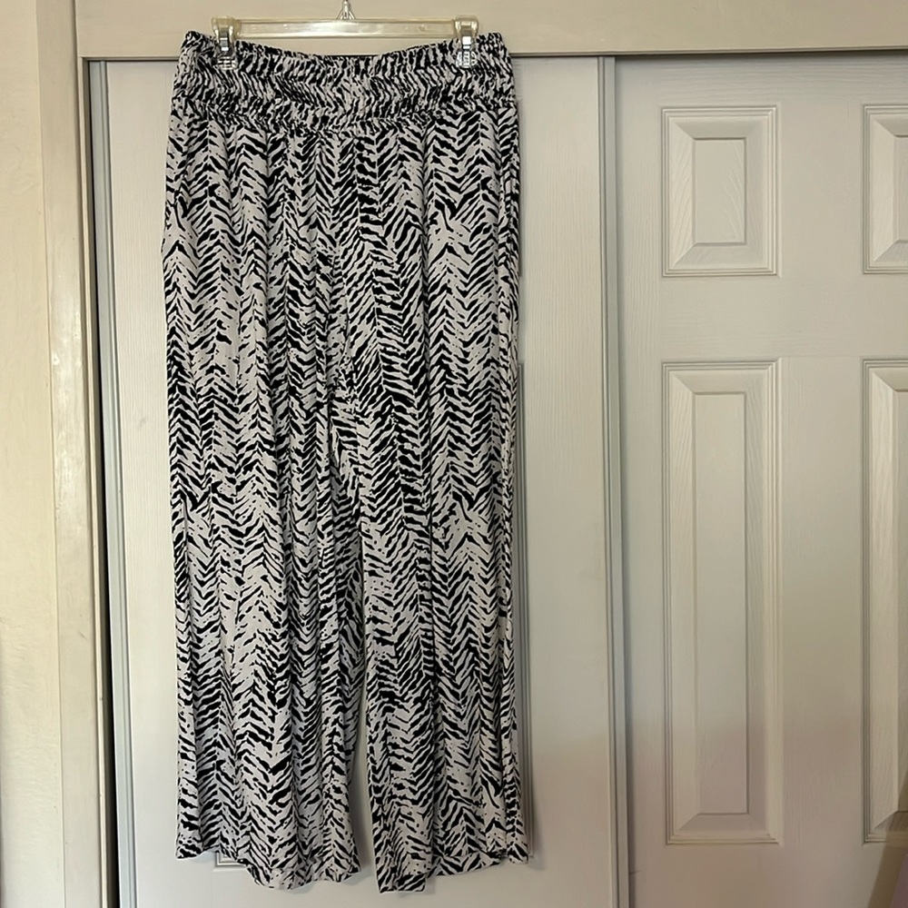 Tahari animal print linen pants with pockets